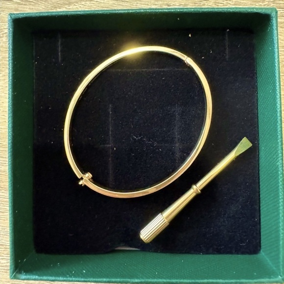 18k Solid Gold Bangle - Picture 4 of 5